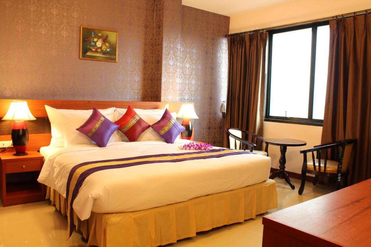 Sirimathani Hotel Лоеи Екстериор снимка