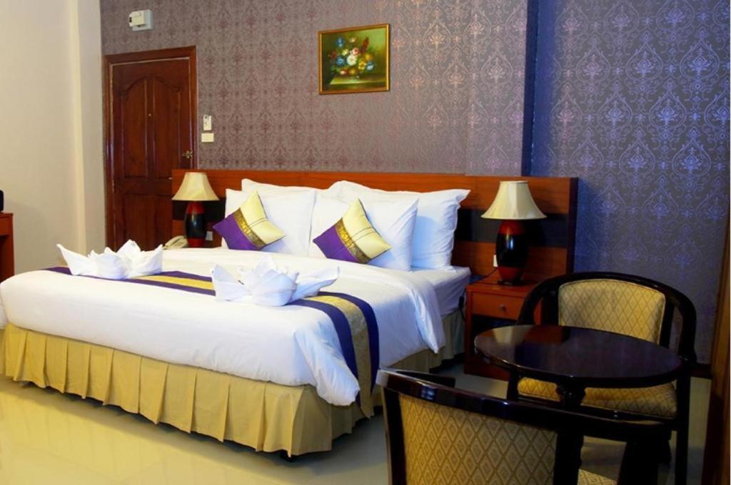 Sirimathani Hotel Лоеи Екстериор снимка