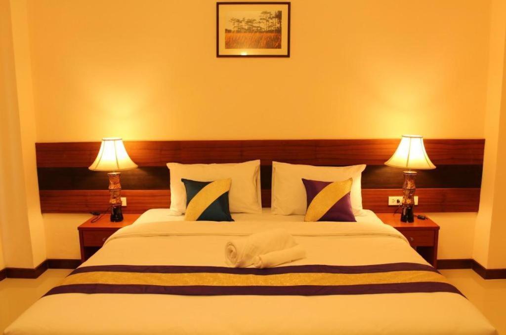 Sirimathani Hotel Лоеи Екстериор снимка