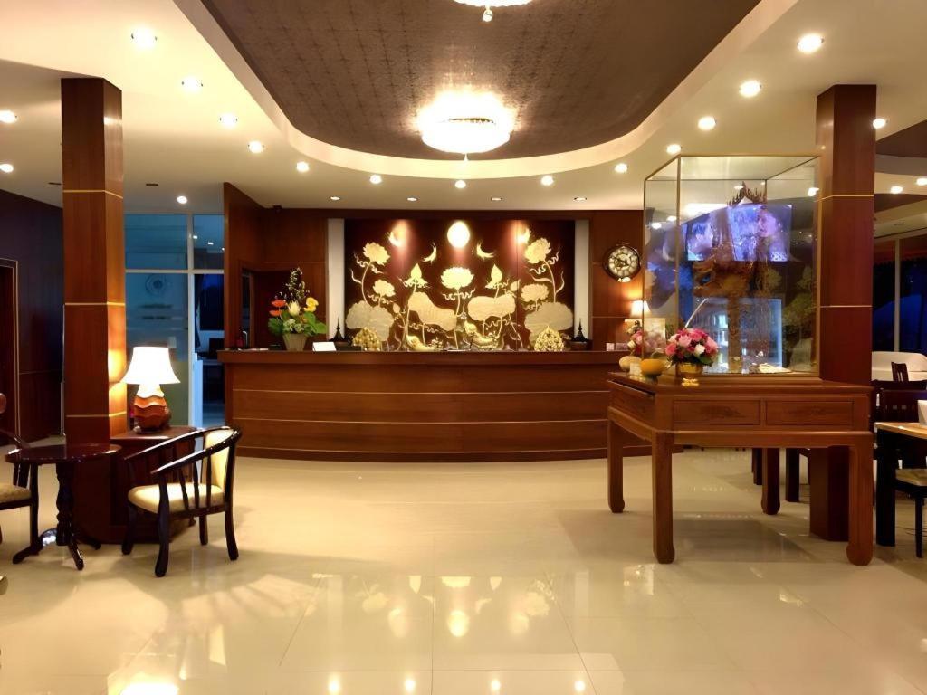 Sirimathani Hotel Лоеи Екстериор снимка