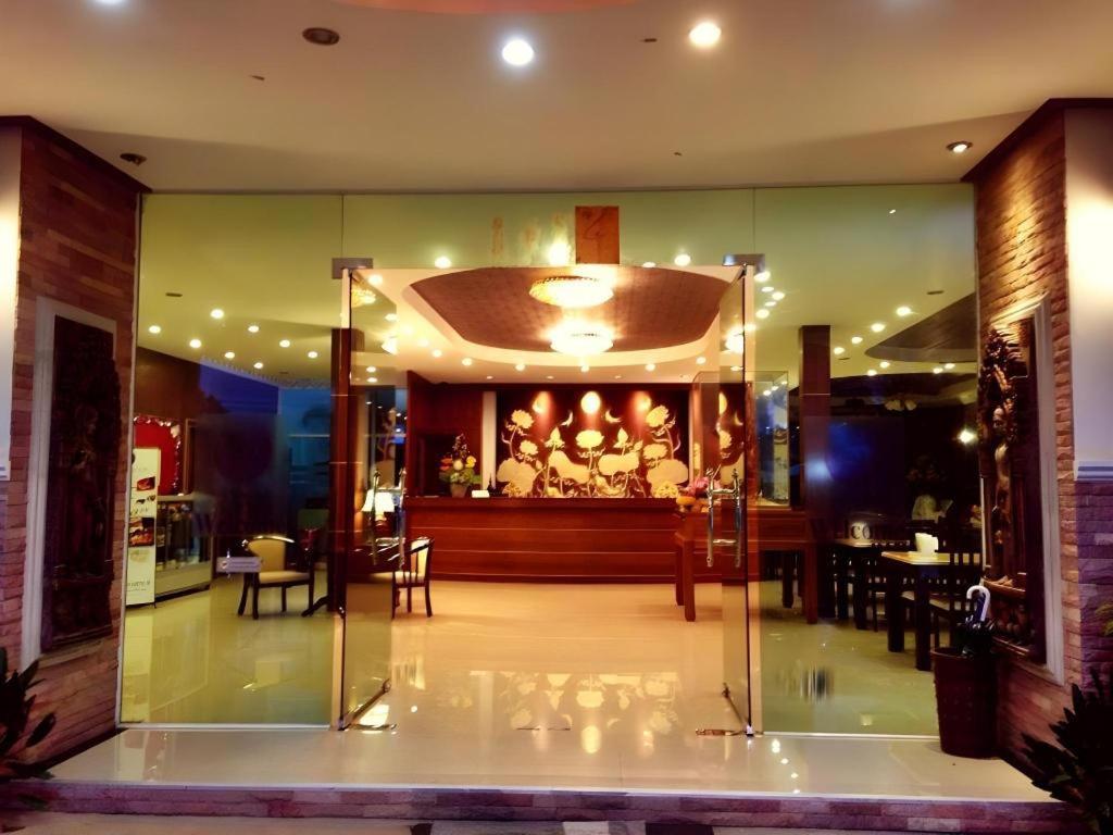 Sirimathani Hotel Лоеи Екстериор снимка