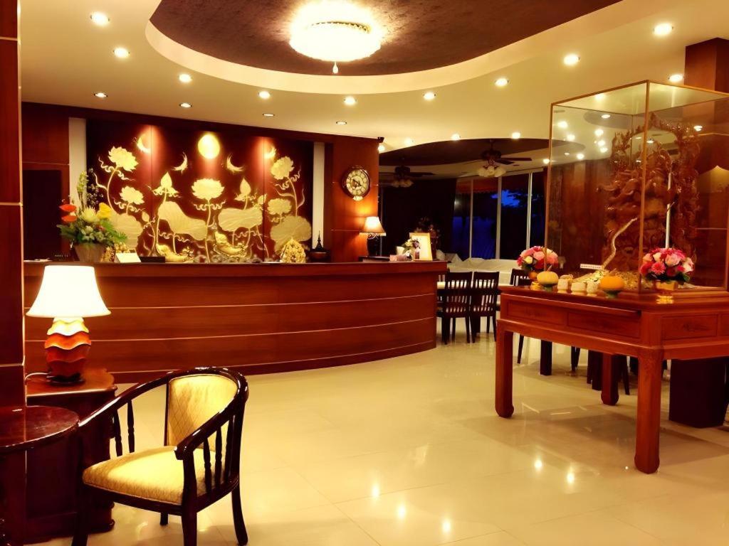 Sirimathani Hotel Лоеи Екстериор снимка