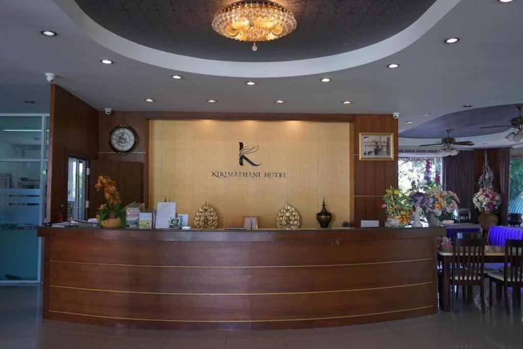 Sirimathani Hotel Лоеи Екстериор снимка