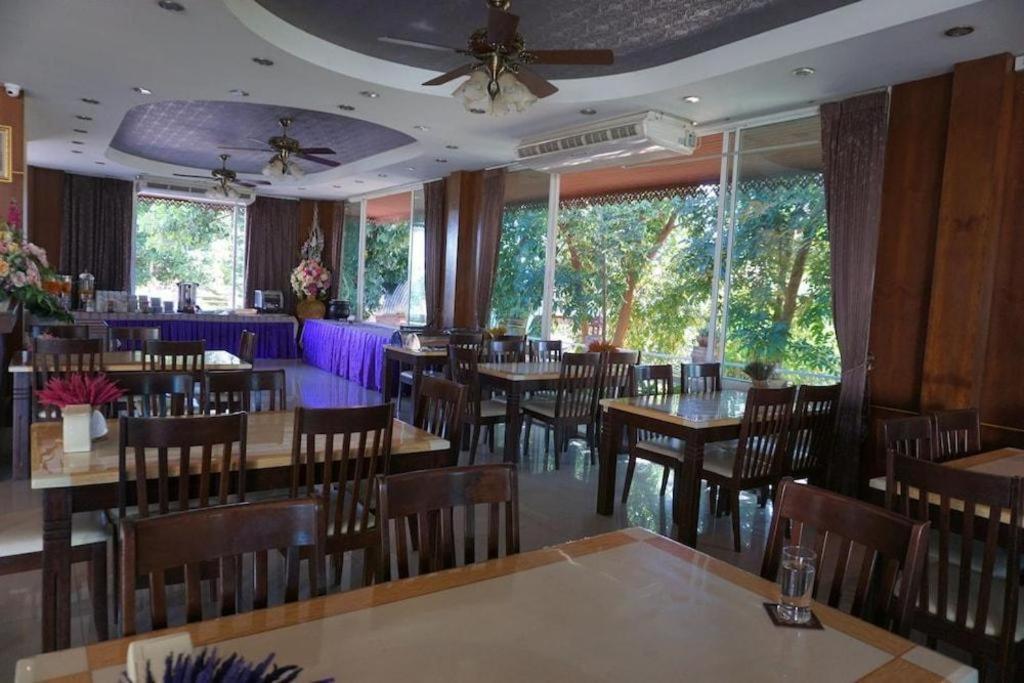 Sirimathani Hotel Лоеи Екстериор снимка