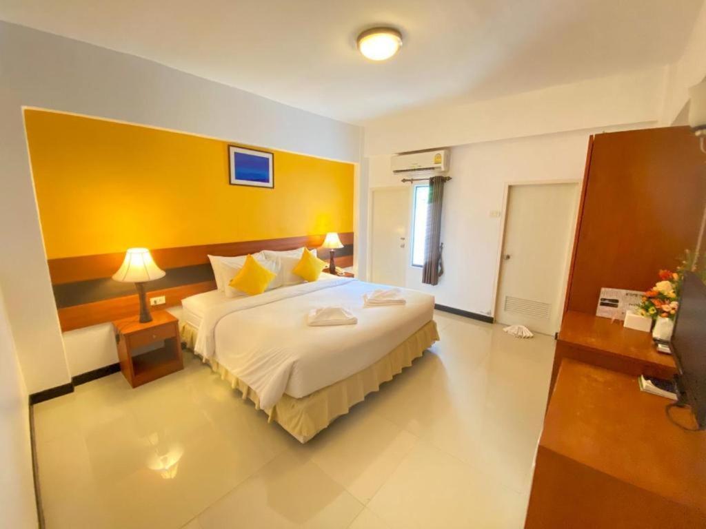 Sirimathani Hotel Лоеи Екстериор снимка