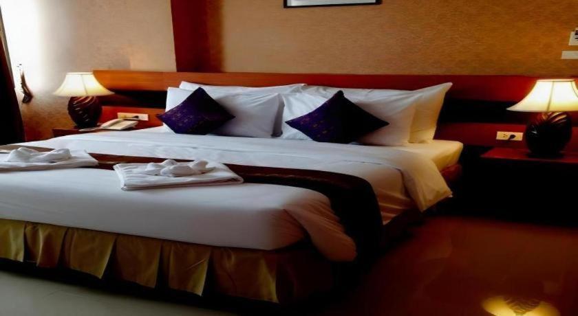 Sirimathani Hotel Лоеи Екстериор снимка