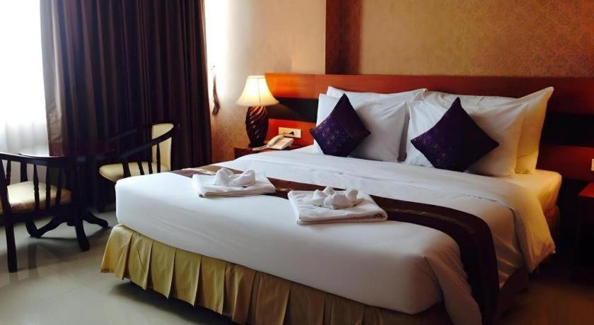 Sirimathani Hotel Лоеи Екстериор снимка