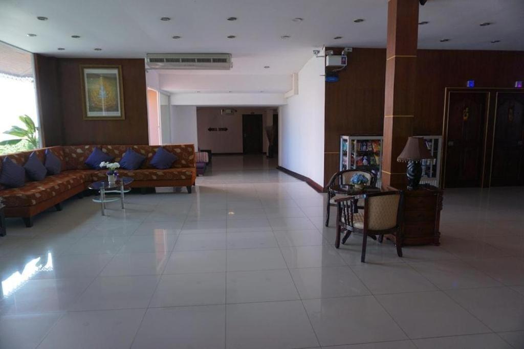 Sirimathani Hotel Лоеи Екстериор снимка