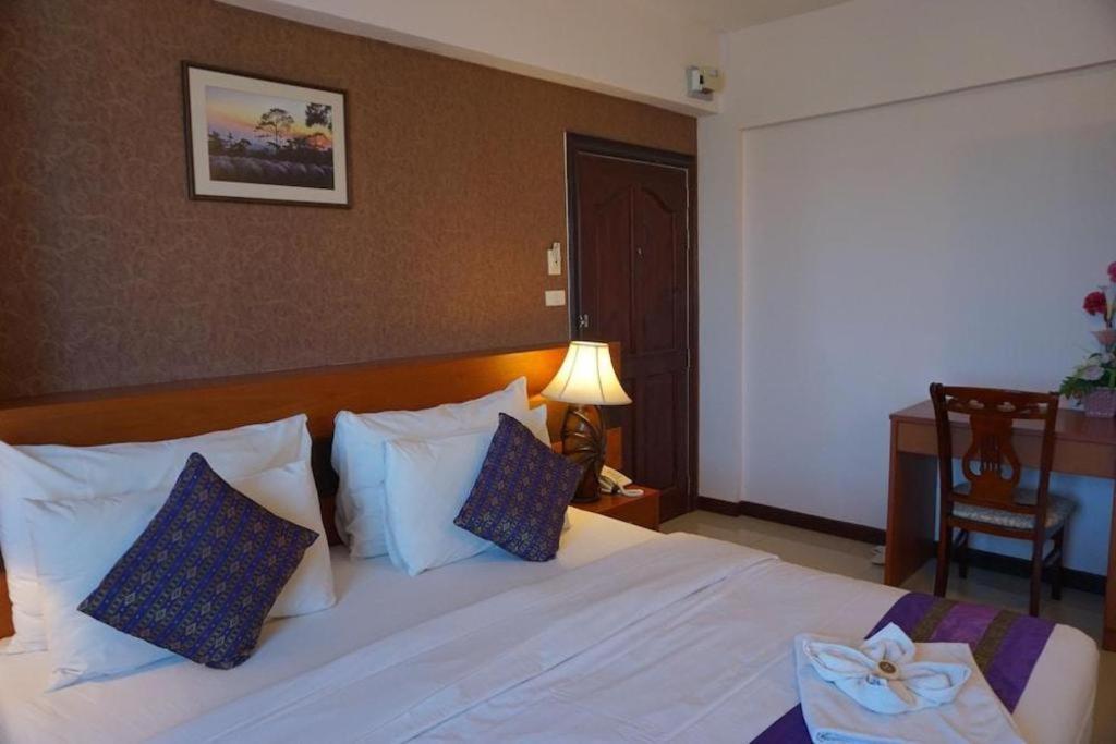 Sirimathani Hotel Лоеи Екстериор снимка