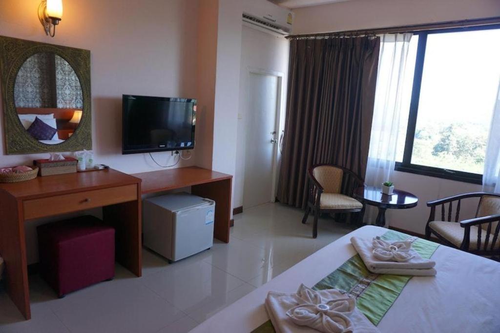 Sirimathani Hotel Лоеи Екстериор снимка