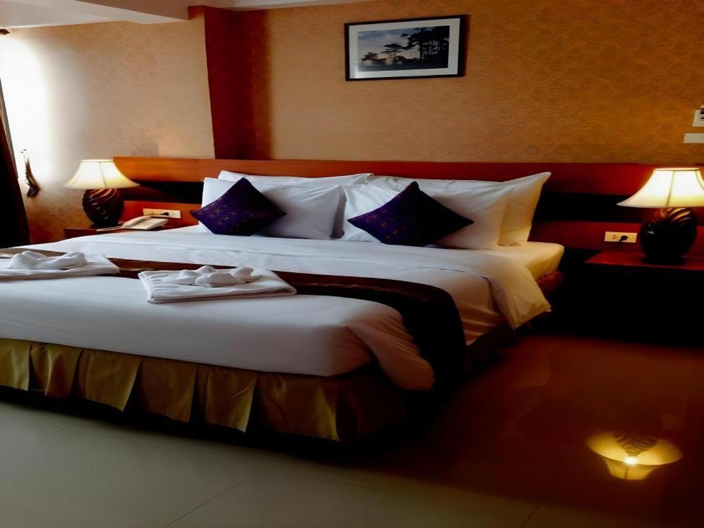 Sirimathani Hotel Лоеи Екстериор снимка