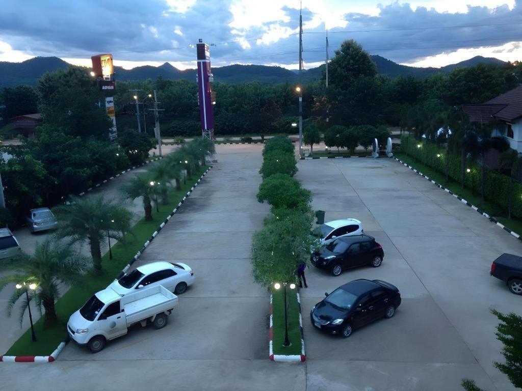 Sirimathani Hotel Лоеи Екстериор снимка