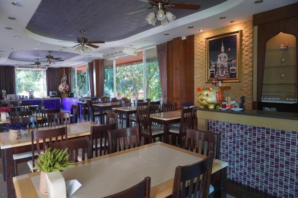 Sirimathani Hotel Лоеи Екстериор снимка