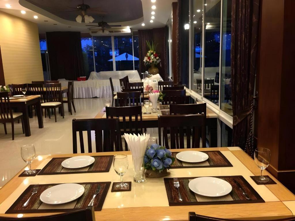 Sirimathani Hotel Лоеи Екстериор снимка