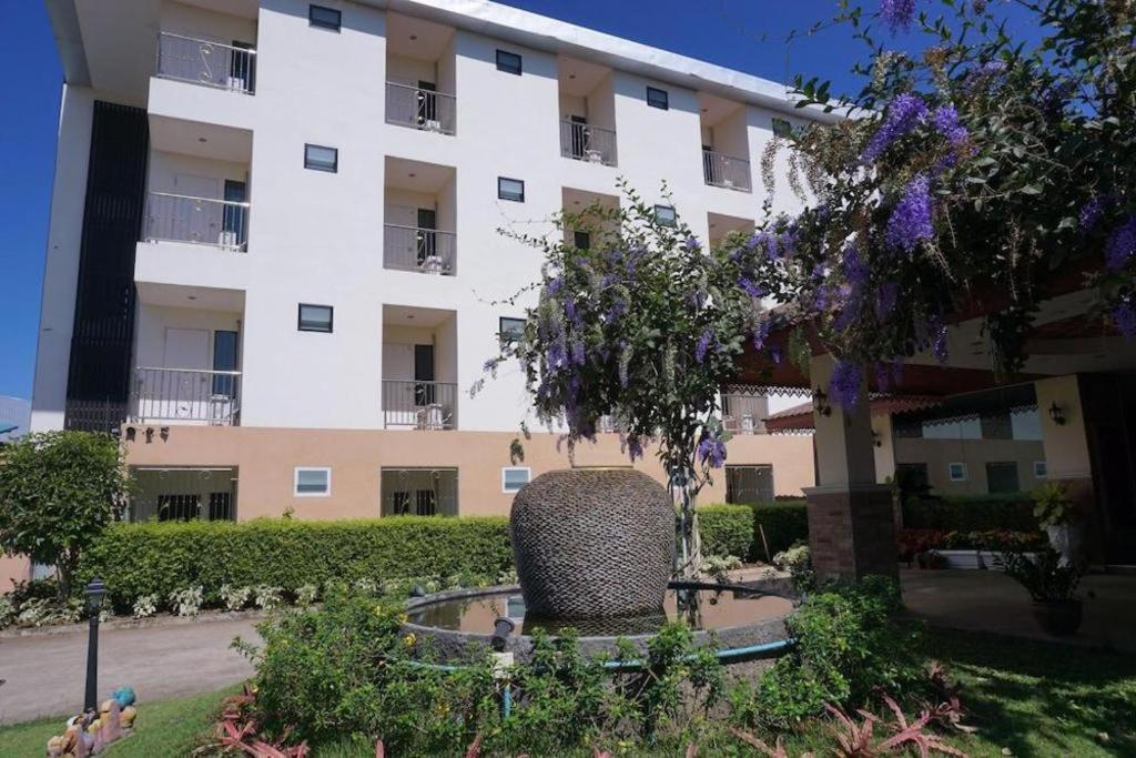 Sirimathani Hotel Лоеи Екстериор снимка